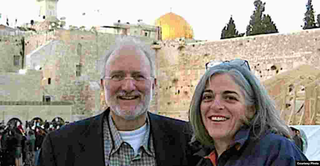 El contratista Alan Gross con su esposa, Judy, en una foto tomada en Jerusalén en 2005 (Foto: cortesía familia Gross).