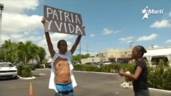 Info Marti | Denuncian en un performance en Miami, la ola represiva contra la sociedad civil Cubana