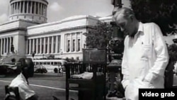 Fotograma del filme Nuestro hombre en La Habana, rodado en Cuba en 1959.