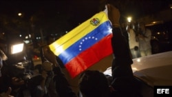 MUD) hoy, lunes 7 de diciembre de 2015, en la ciudad de Caracas (Venezuela). La presidenta del Consejo Nacional Electoral (CNE) de Venezuela, Tibisay Lucena, anunció hoy que la alianza opositora MUD ganó las elecciones legislativas con un total de 99 dipu