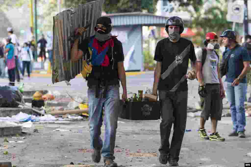 Manifestantes participan en una protesta contra el Gobierno de Nicolás Maduro