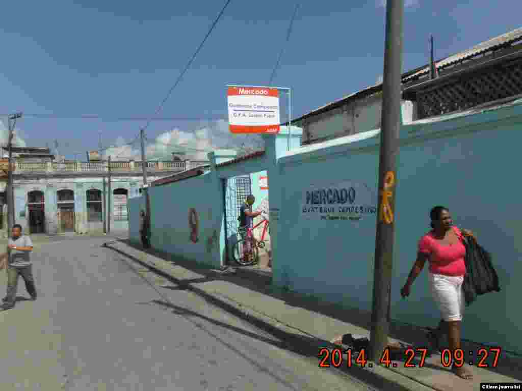 Mercado Estatal San Fernando y Cristina Stgo de Cuba foto Ridel Brea