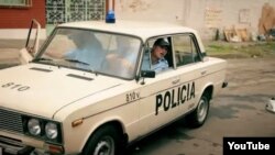 Para "La Muerte del Gato", el director Lilo Vilaplana consiguió este auto Lada, a fin de recrear en el barrio La Candelaria de Bogotá la Habana de 1989. 