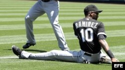 Alexei Ramirez (R) durante un encuentro con equipo dominicano