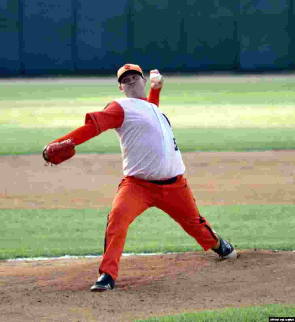 El lanzador villaclareño Misael Siverio desertó en Des Mines, Iowa, para cumplir su sueño de jugar en las Grandes Ligas.