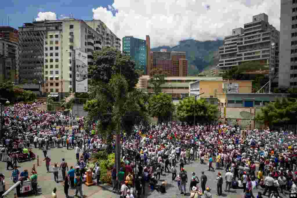 La &quot;Toma de Caracas&quot;, marcha convocada hace semanas por la alianza de partidos Mesa de la Unidad Democrática (MUD) busca presionar al Poder Electoral por la agenda del referendo, que impulsa la oposición, para revocar al presidente venezolano Nicolás Maduro&nbsp;